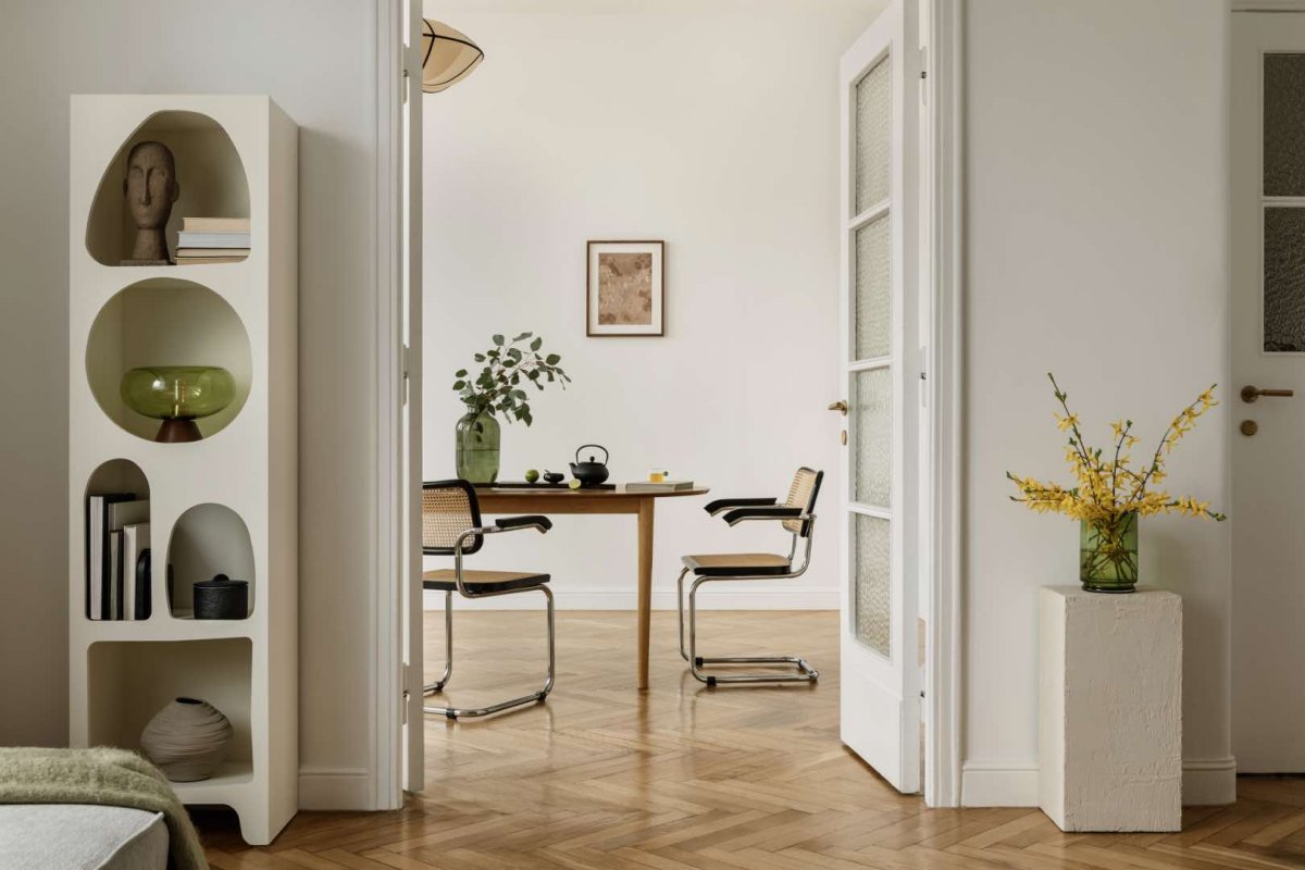 Minimalistisch gestaltetes Esszimmer